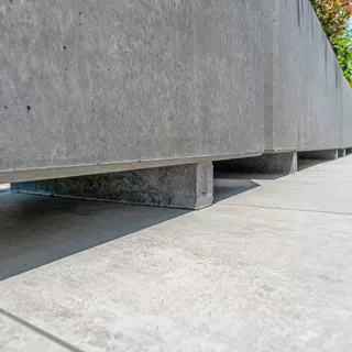 Sockel für Pflanzen- und Brunnentröge