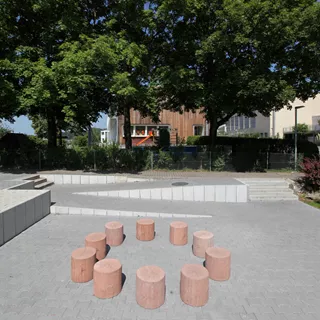 LENIA Hocker mit Holzstruktur