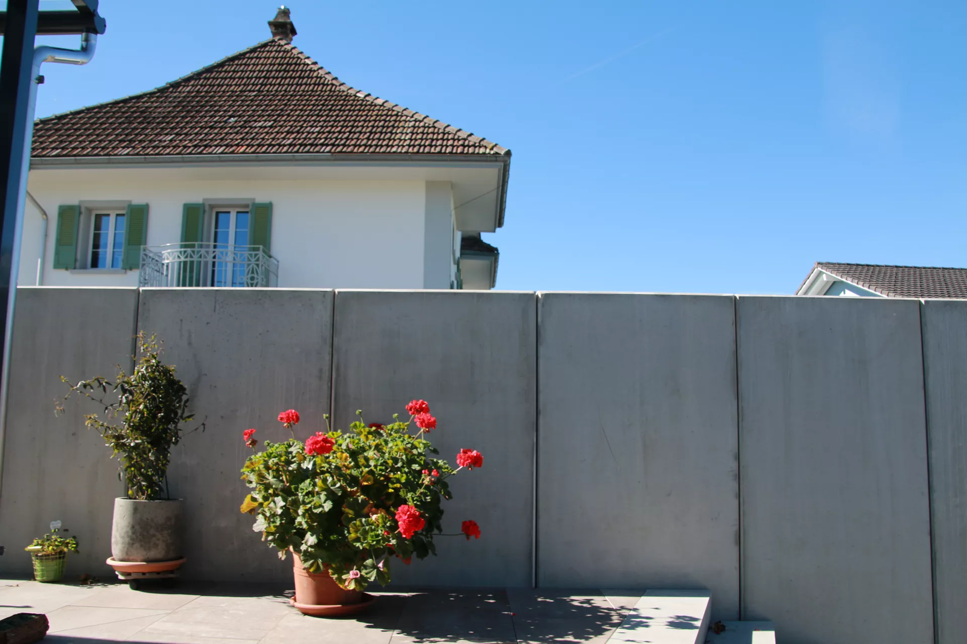 Él. en équerre GRANDE 100/195/297 cm, W20 avec emboît., armé, chanfr., lisse, gris