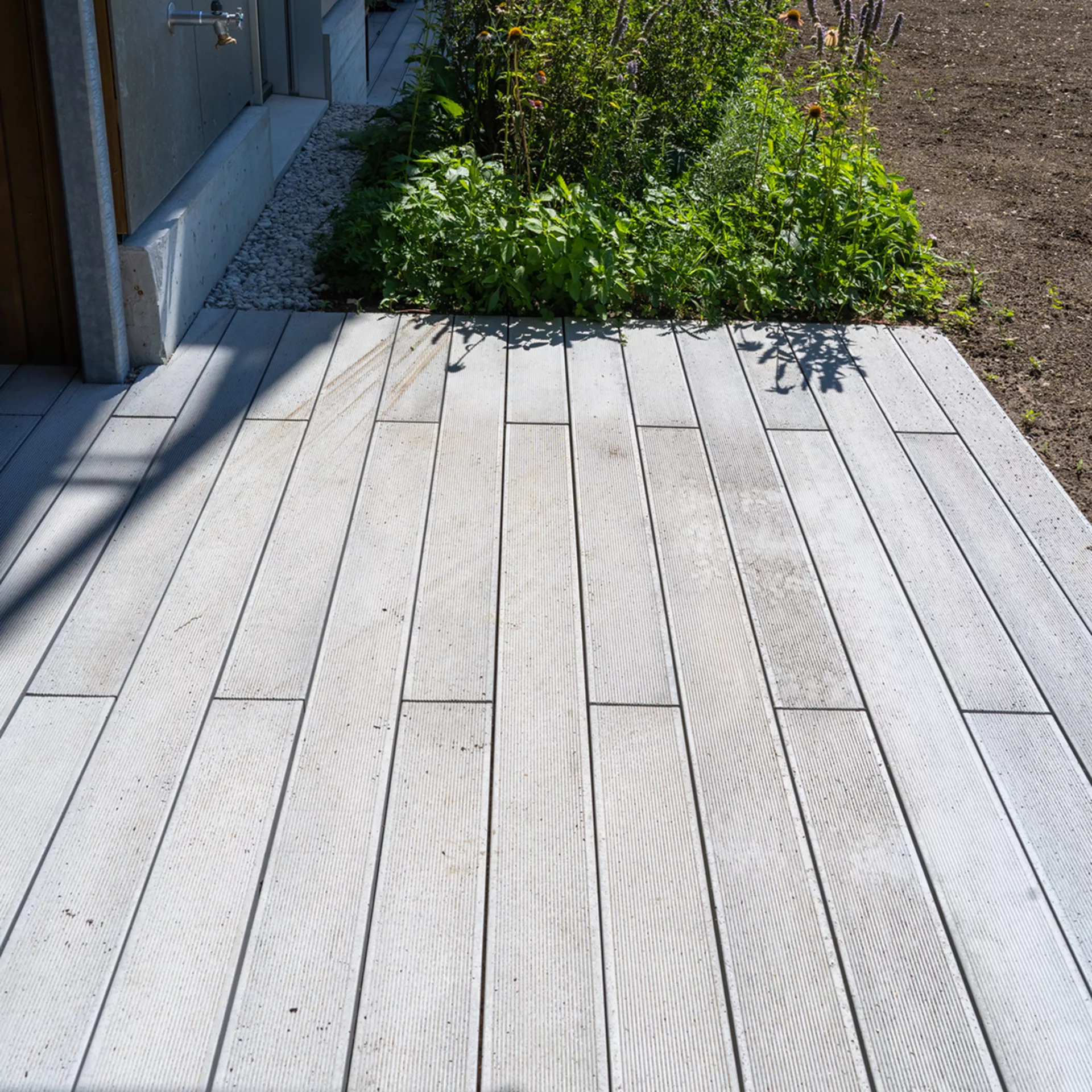 BOSCUS Betonbretter mit Holz- oder Rillenstruktur