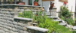 Mauern und Böschungen