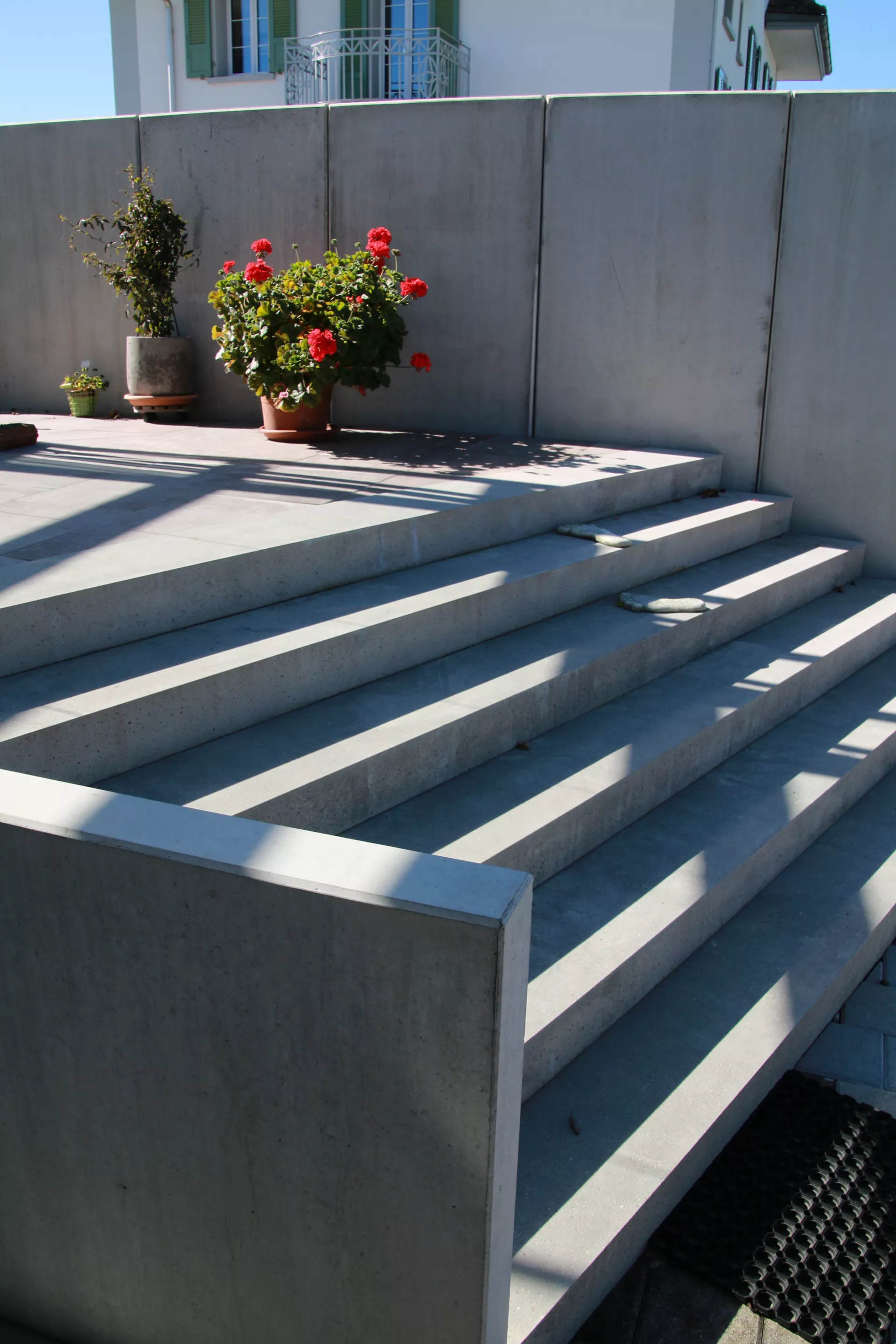 GRANDE Winkelplatten mit Nut und Kamm grau glatt gefast bewehrt L 100 cm B 195 cm H 300 cm W 20 cm
