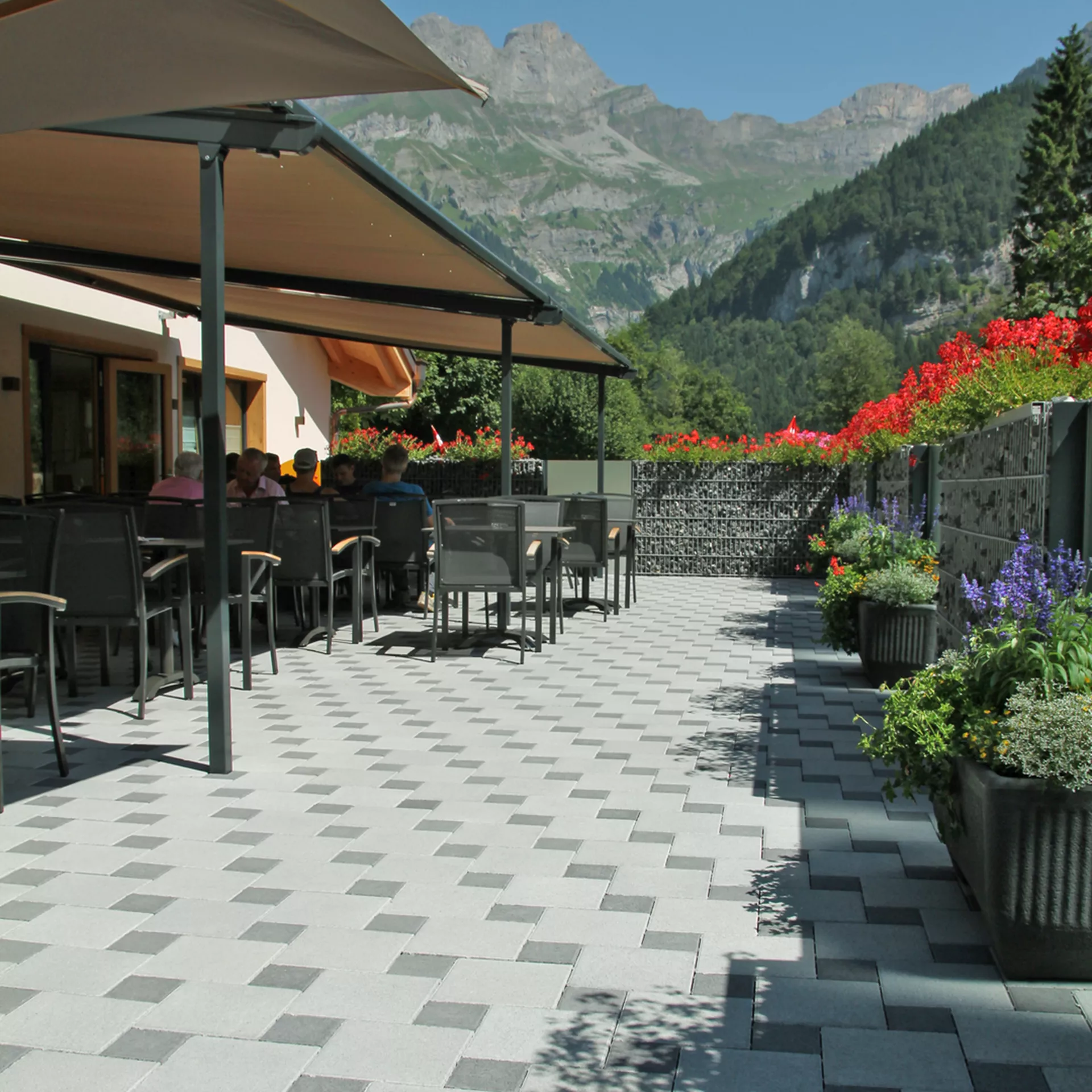 CLASSIC<sup>®</sup> Pflastersteine mit Nocken gefast glatt