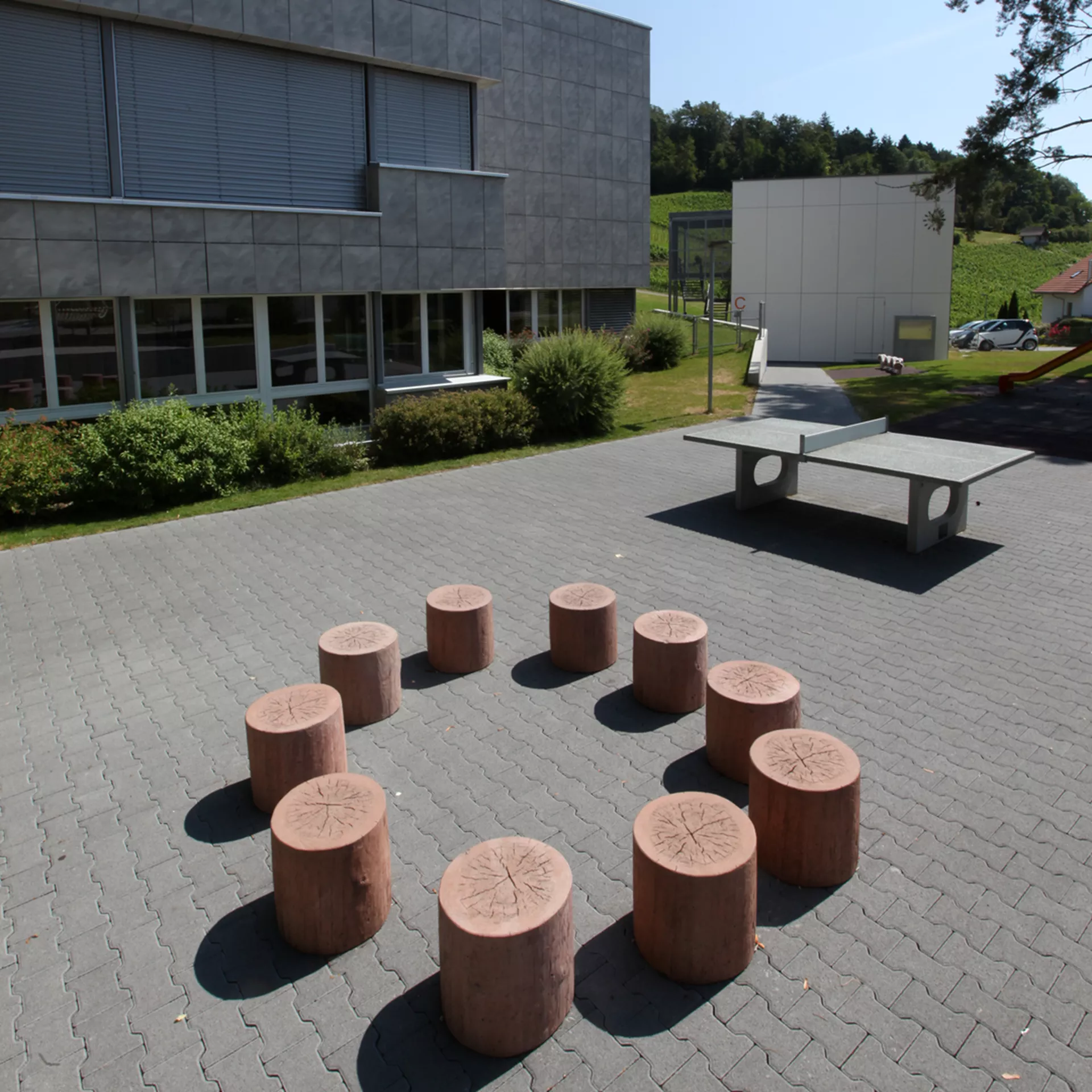 LENIA Hocker mit Holzstruktur