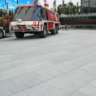 VS 5<sup>®</sup> Schwerlastpflastersteine mit 5-facher Versc hiebesicherung