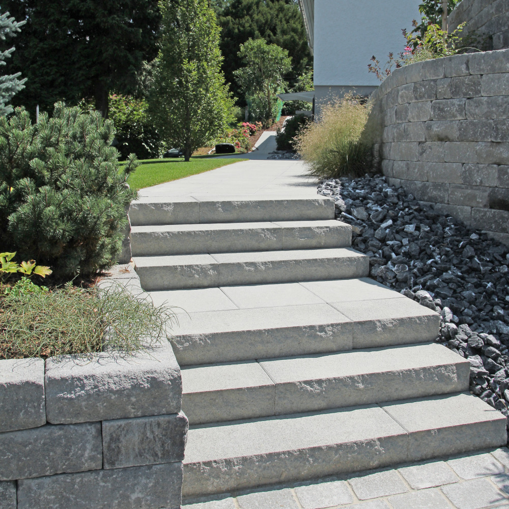 Marches d'escalier pleines SANTURO® chanfreinées sablées