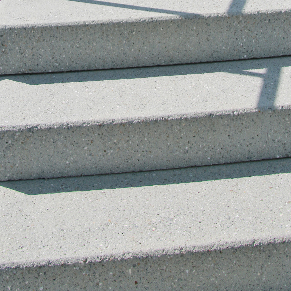 Marches d'escalier en L PARCO® chanfreinées sablées