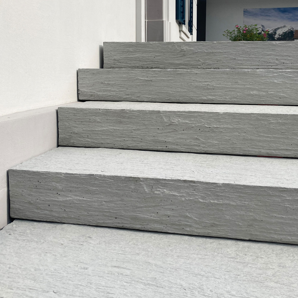 Marches d'escalier pleines SLADE avec structure ardoise