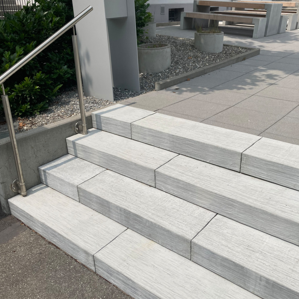 Marches d'escalier pleines SLADE avec structure ardoise