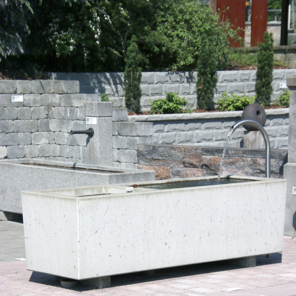 BAUERNHOF Brunnentröge BAUERNHOF Brunnentröge