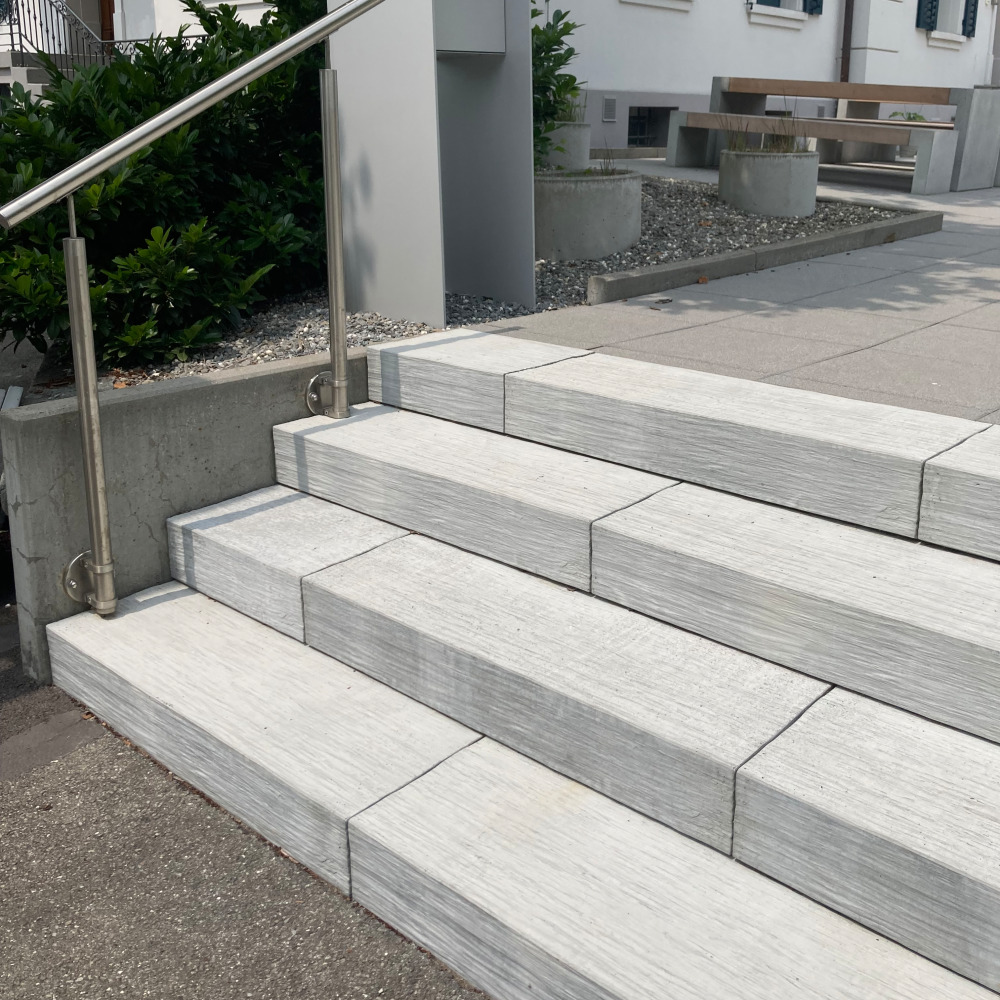 Marches d'escalier pleines SLADE avec structure ardoise