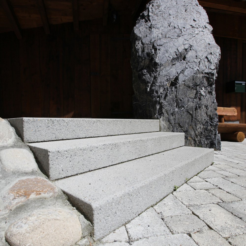 Marches d'escalier PARCO® chanfreinées sablées