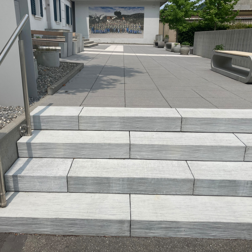 Marches d'escalier pleines SLADE avec structure ardoise