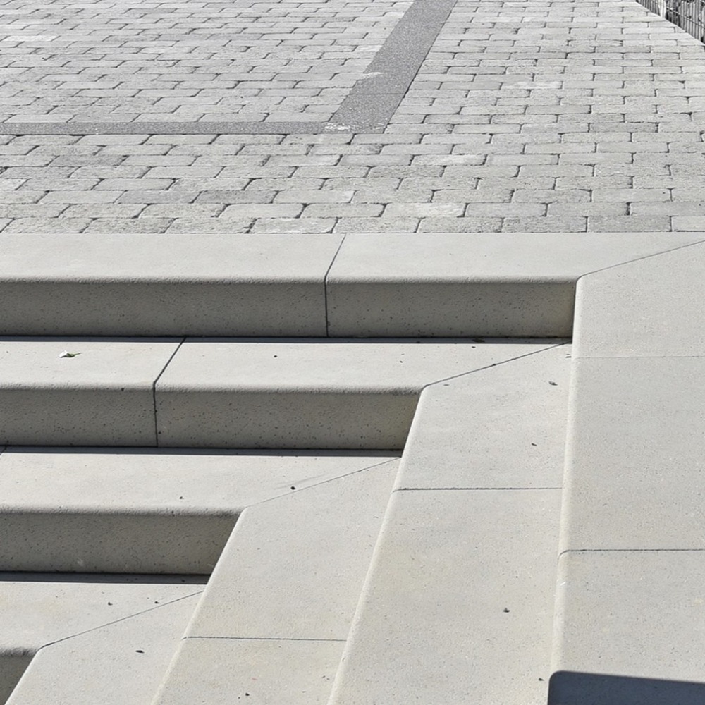 Marches d'escalier pleines FROSTA sablées