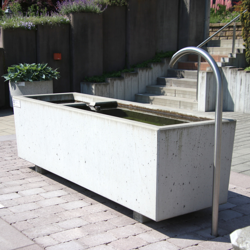 BAUERNHOF Brunnentröge BAUERNHOF Brunnentröge