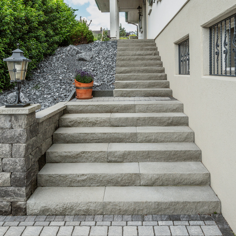 Marches d'escalier pleines SANTURO ®  chanfreinées sablées