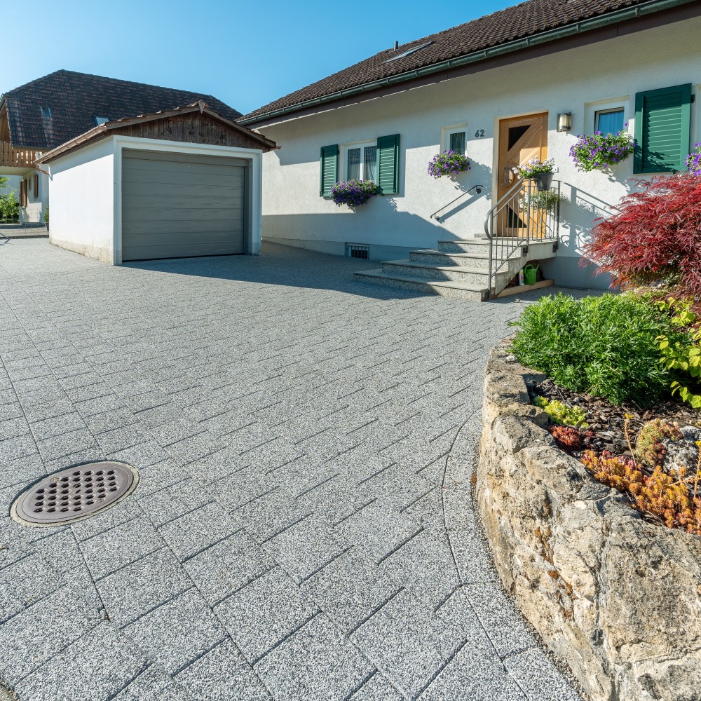 Pavés filtrants CARENA® fino chanfreinés avec parement élégant Pavés filtrants CARENA® fino chanfreinés avec parement élégant