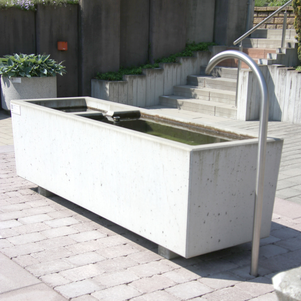 BAUERNHOF Brunnentröge BAUERNHOF Brunnentröge