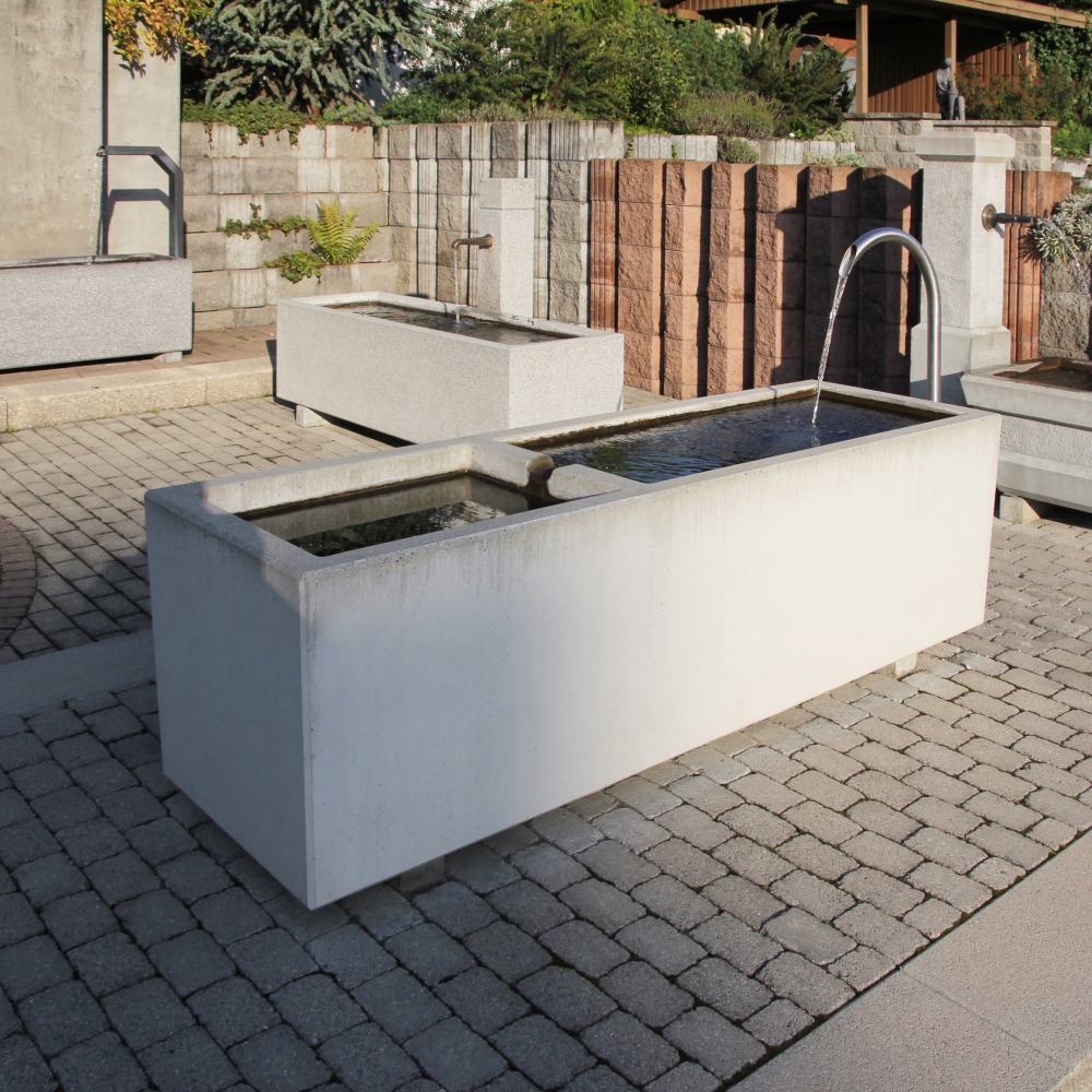 BAUERNHOF Brunnentröge BAUERNHOF Brunnentröge